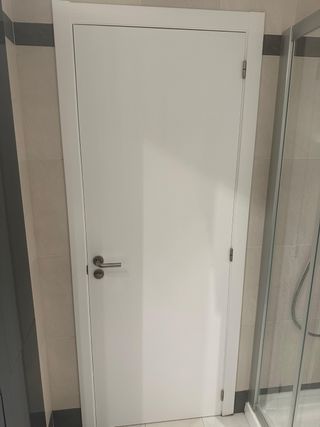 Puerta blanca lisa lacada