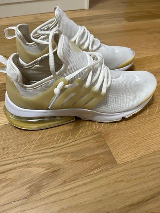 Nike Presto Blancas y Doradas