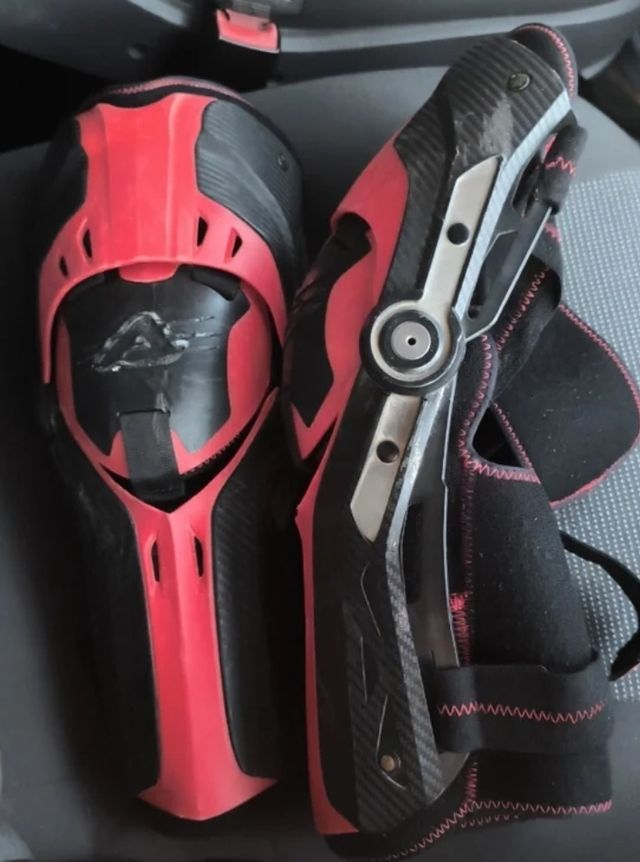 Rodilleras Acerbis Gorila Articuladas rojas