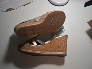 Sandalias Plataforma UGG Doradas