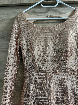 Vestido de fiesta dorado con lentejuelas