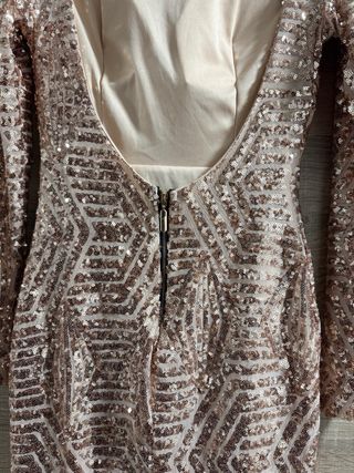 Vestido de fiesta dorado con lentejuelas