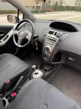 Toyota Yaris 2011 AUTOMATICO 