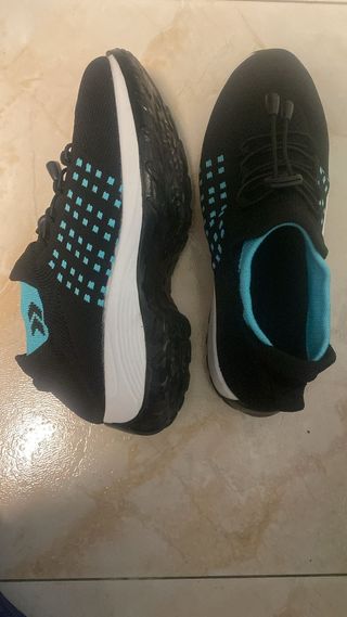 Scarpe da running nere e turchesi