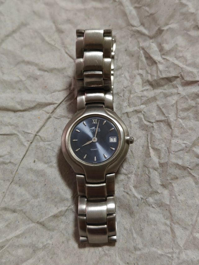 Reloj Lotus Plata y Azul Marino