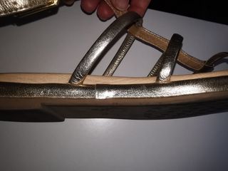 Sandalias romanas doradas