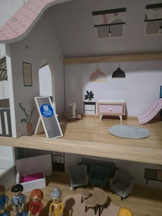 Casa de muñecas de madera
