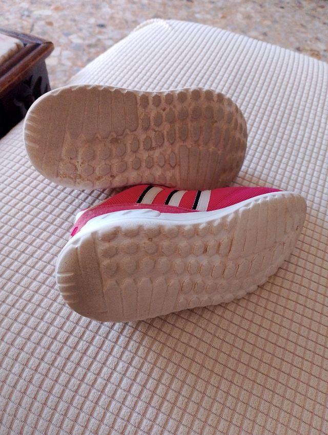 ZAPATILLAS ADIDAS + CROCS NIÑA