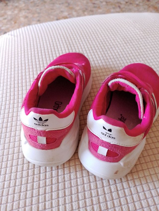 ZAPATILLAS ADIDAS + CROCS NIÑA