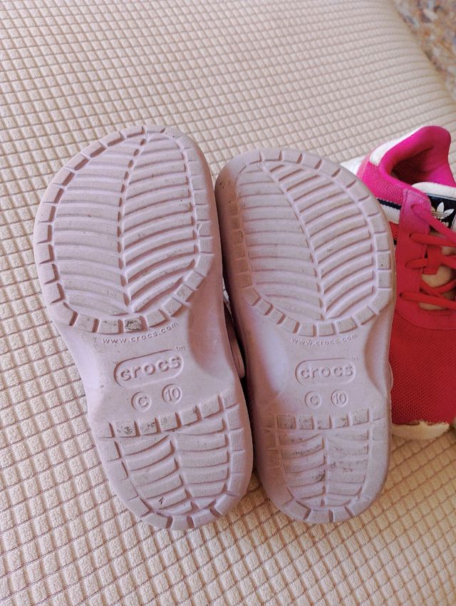 ZAPATILLAS ADIDAS + CROCS NIÑA