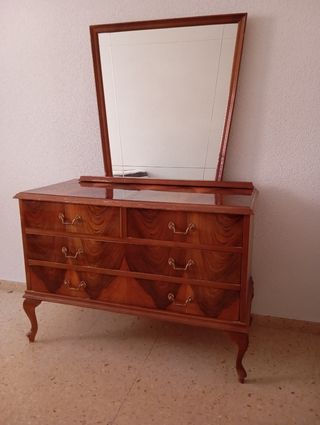 Mueble tocador antiguo de madera con espejo