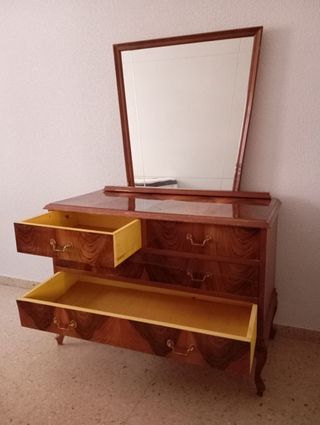 Mueble tocador antiguo de madera con espejo