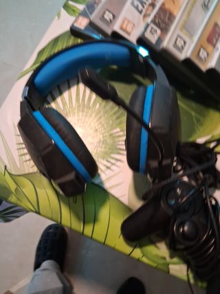 Lote PC: 10 juegos, Auriculares, Mandos y Altavoce