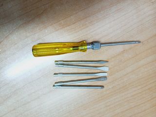 Destornillador con puntas intercambiables