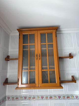 Mueble alto madera maciza cocina vitrina
