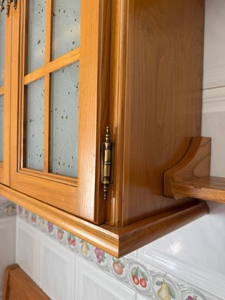 Mueble alto madera maciza cocina vitrina
