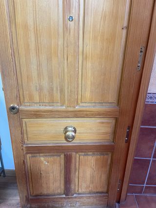 Puerta de entrada de madera