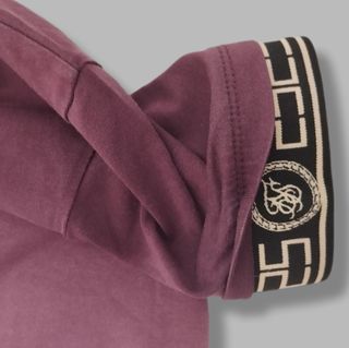 Camiseta SikSilk Burdeos con Logo Dorado