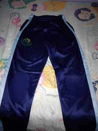 Pantalón de chándal azul, fundación victoria 