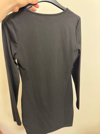 Vestito nero Shein con scollo a V