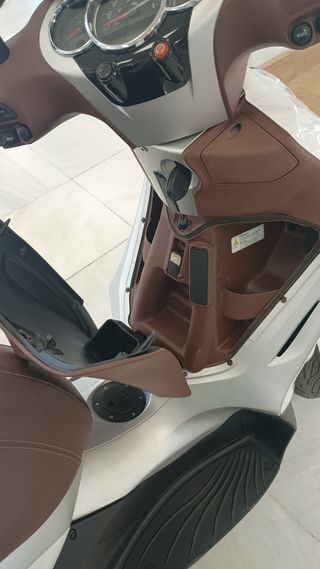 Piaggio Beverly 350 .