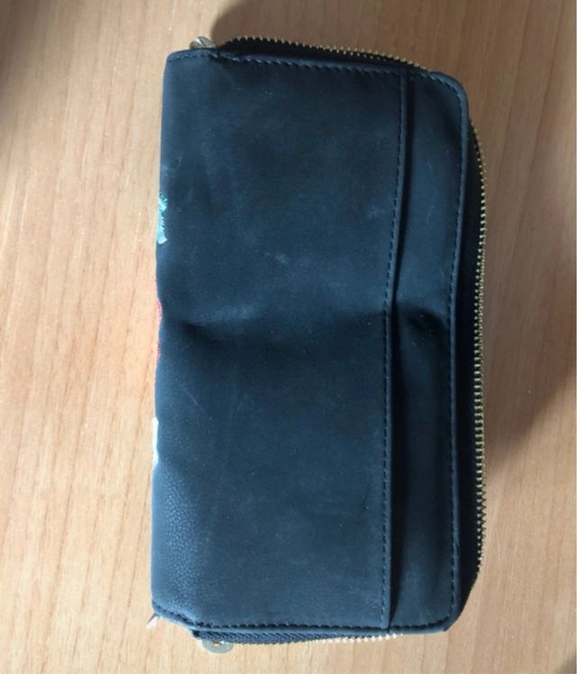 Cartera Desigual bordada