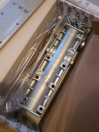 Cierra puerta ASSA ABLOY