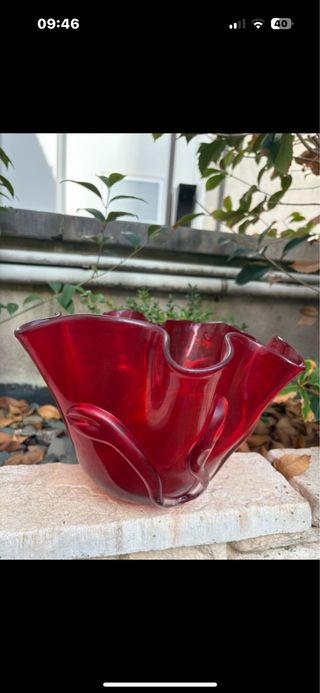 Vaso in vetro rosso decorato Vintage