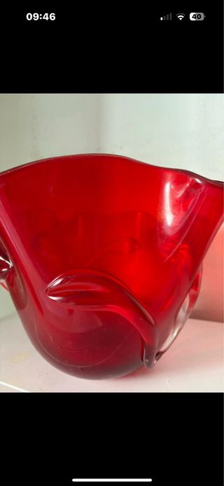 Vaso in vetro rosso decorato Vintage