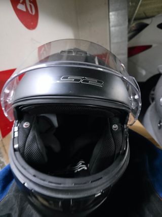 Casco de moto LS2 negro