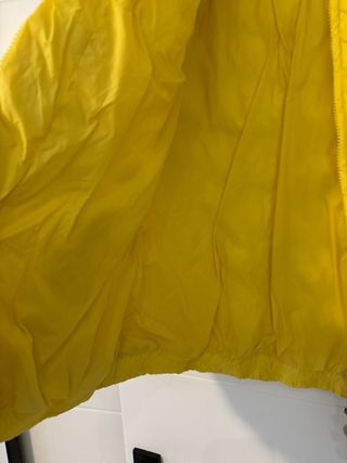 Abrigo acolchado amarillo de plumas talla M