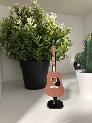 Mini Guitarra Acústica Decorativa