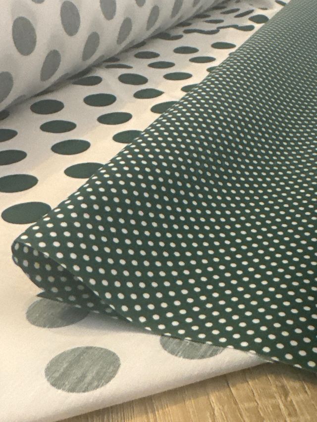 Rollo tela lunares 80cm ancho.