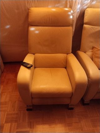 Sillón eléctrico piel clara con mando