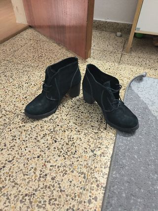 Botines de ante negros
