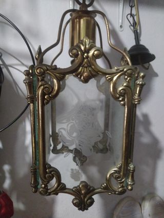 Lámpara de techo dorada con cristal