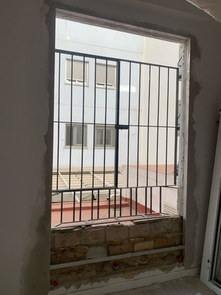 Reja de seguridad de hierro para ventana