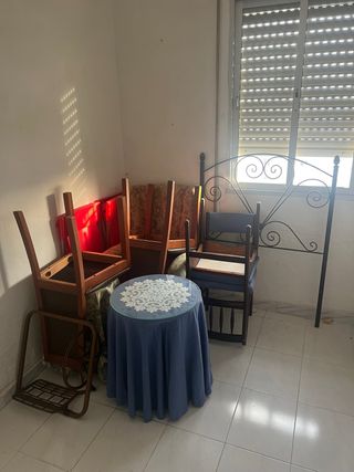 Conjunto muebles varios, mesas, sillas, cabecero