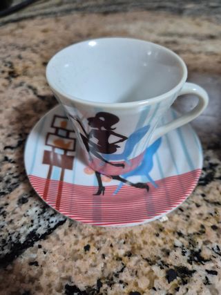 Tazas y platos de café