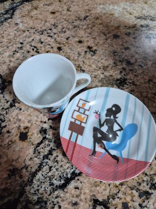Tazas y platos de café