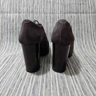 Zapatos de tacón y plataforma grises