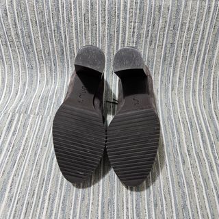 Zapatos de tacón y plataforma grises