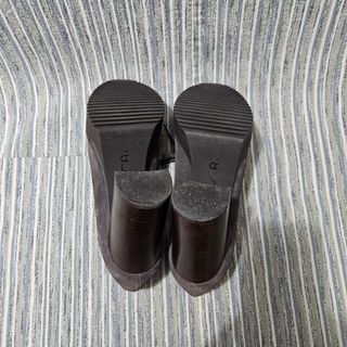 Zapatos de tacón y plataforma grises