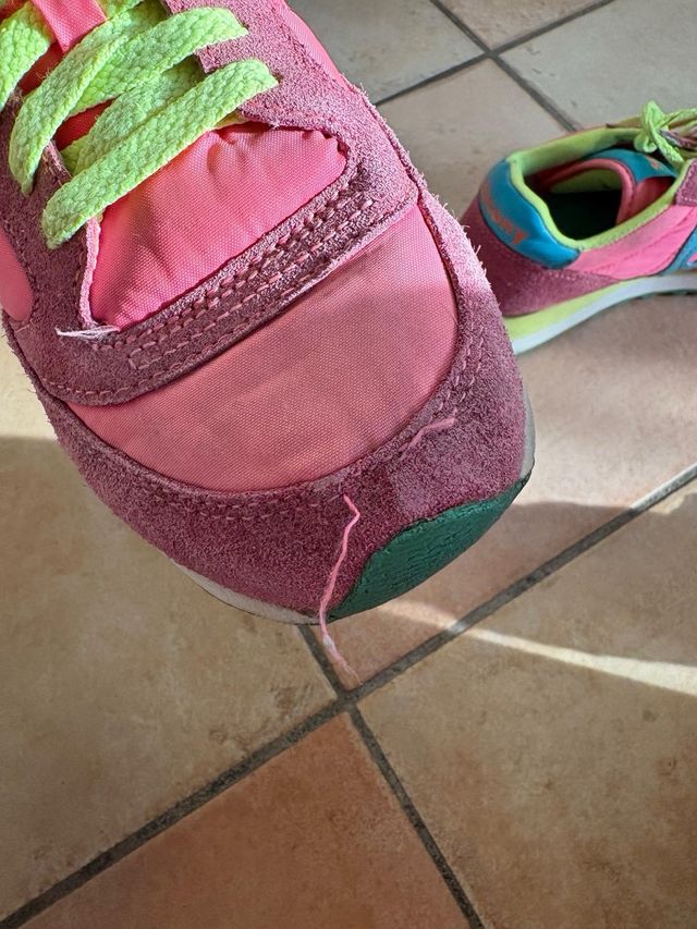Scarpe da ginnastica rosa e verdi