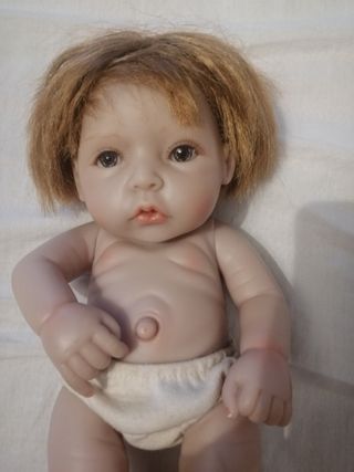 Muñeca bebé realista