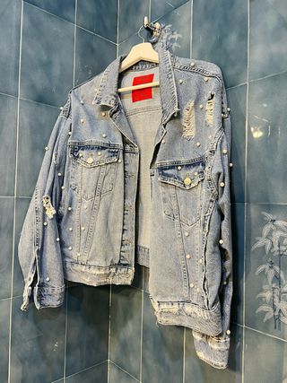 Chaqueta vaquera Pull&Bear con perlas