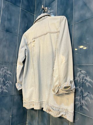 Chaqueta vaquera Stradivarius desgastada