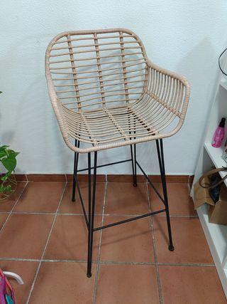 Taburete Rattan Beige y Negro