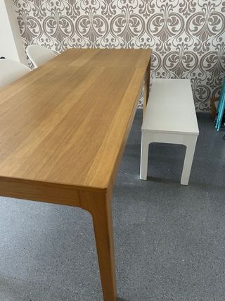 Mesa de comedor de madera