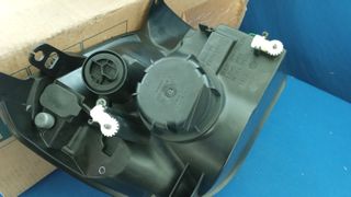 2b Óptica Izquierda Ford Fiesta 02-06